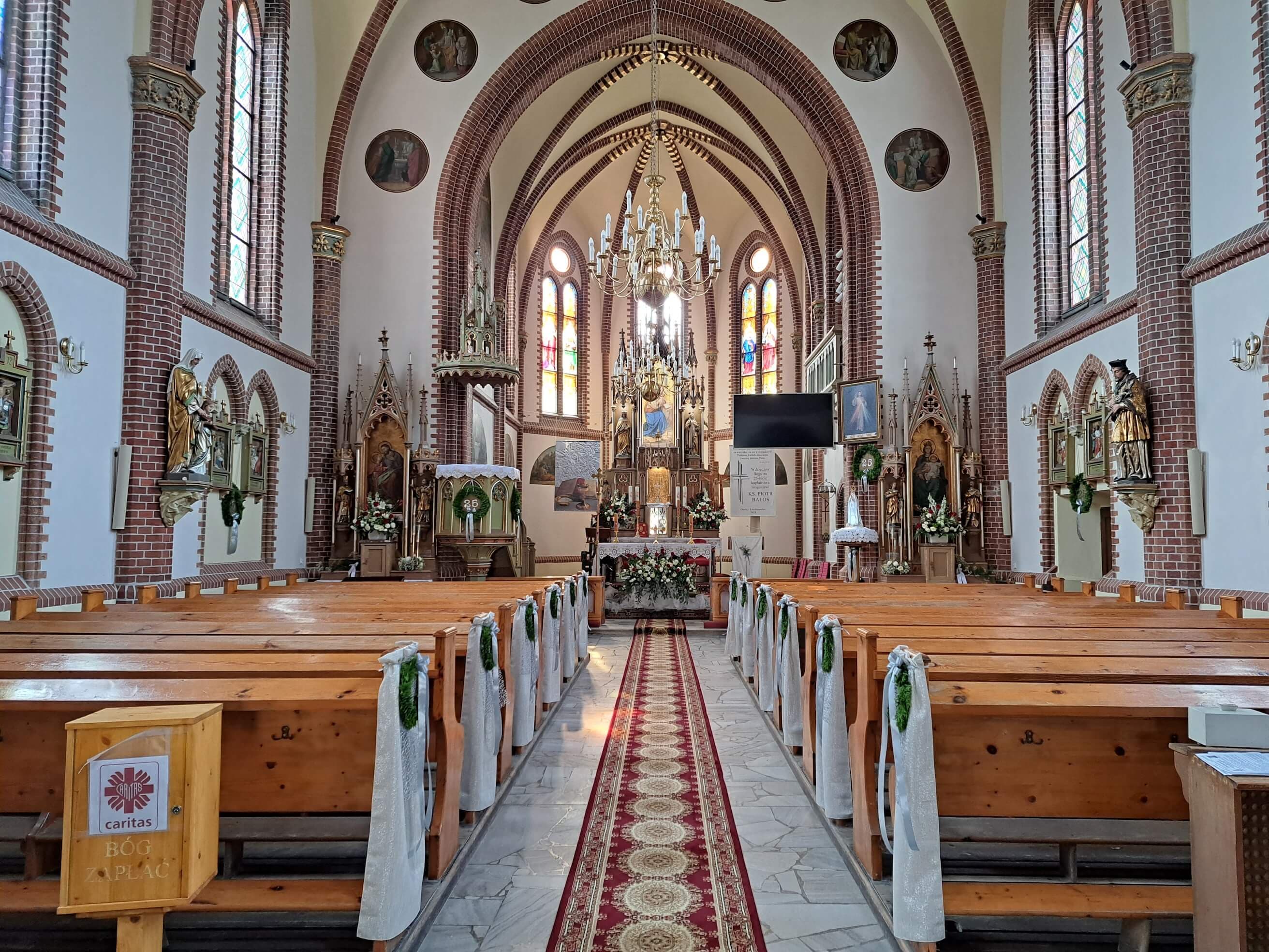 zdjęcie wnętrza kościoła